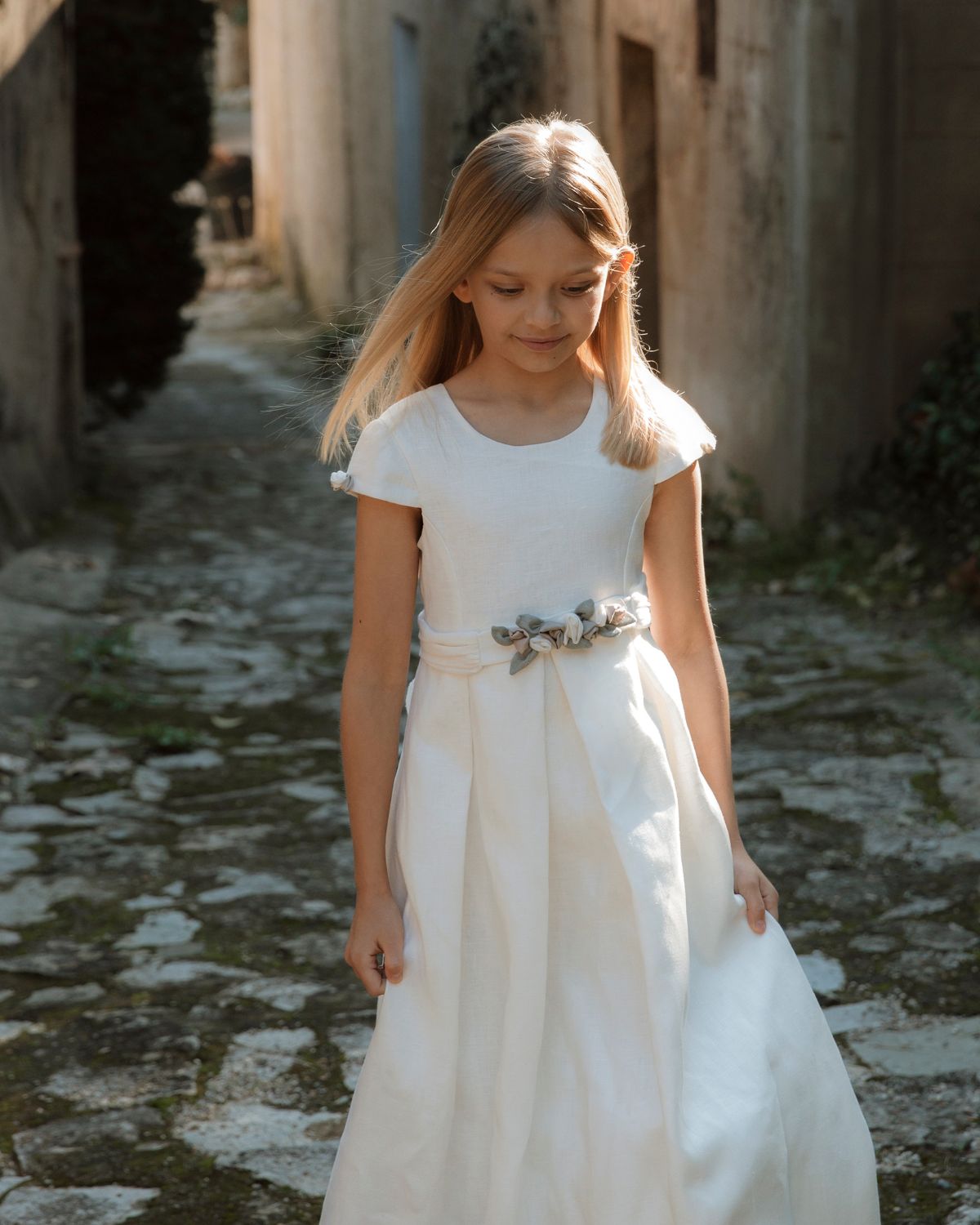 VESTIDO DE PLIEGUES EN LINO MANGA CORTA 4 FLORES